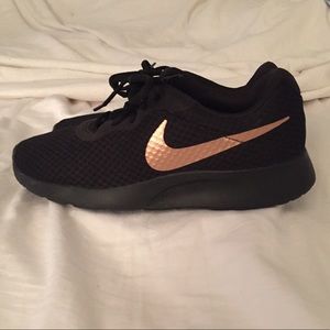 Nike Tanjun Sneakers